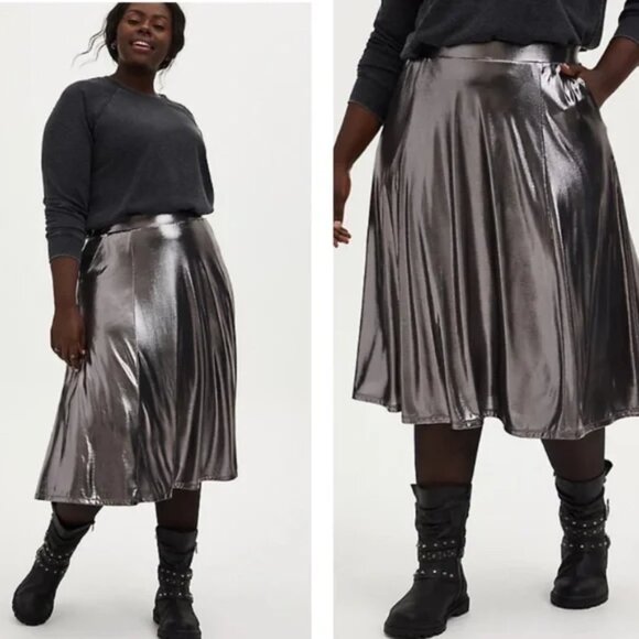 Torrid Silver Gray Liquid Flowing Metallic Flare Skirt - Picture 1 of 6